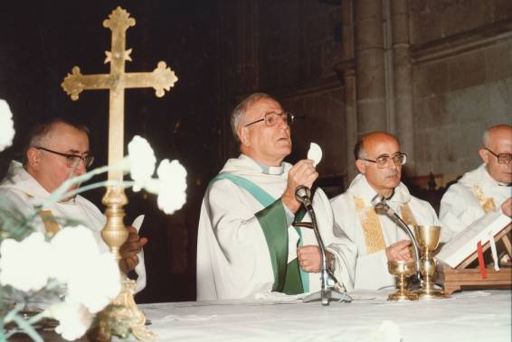 D. Teodoro celebrando una misa en la catedral de El Burgo de Osma